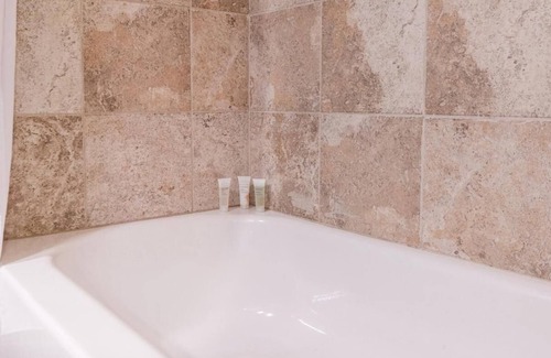 Rancho Santa Fe Hotel | Stylish Retreat w/Golf Views, Spa, Pool & Dining Near Coastal Hotspots