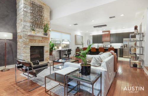 Holly House | Stylish Retreat w Outdoor Oasis in Heart of Austin