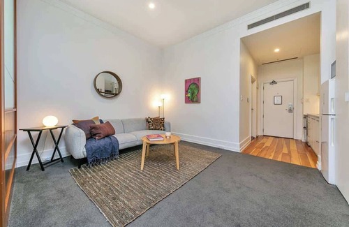 Auckland Central Business District Apartment | Stylish Retreat with city views in Auckland CBD