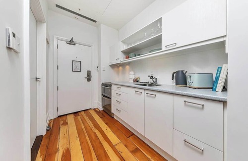 Auckland Central Business District Apartment | Stylish Retreat with city views in Auckland CBD
