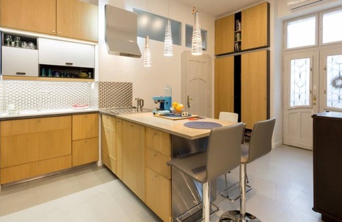 Belso-Ferencvaros Apartment | Stylish Revamped Flat with Aircon near River, Centre