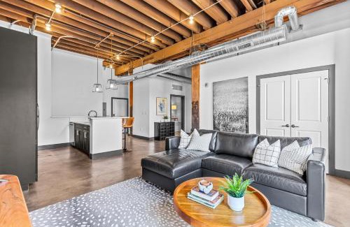 Downtown St. Louis Apartment | Stylish Riverfront Loft- Gym - Walk to Arch, Casino, Conventions