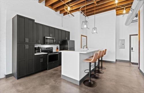 Downtown St. Louis Apartment | Stylish Riverfront Loft- Gym - Walk to Arch, Casino, Conventions