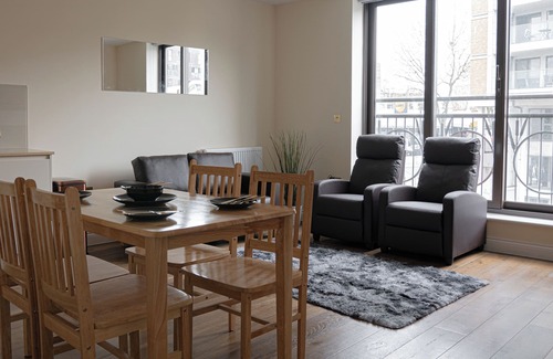 Tower Hamlets Apartment | stylish riverside apartment