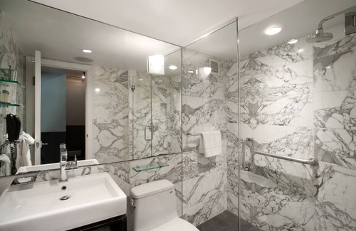 Kalorama Heights Hotel | Stylish Room, Minutes to George Washington University, Pets Are Allowed!