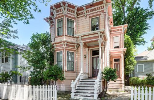 Alkali Flat House | Stylish Sacramento Retreat Less Than 1 Mi to Downtown!