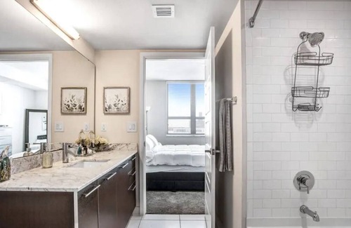 Channel District Apartment | Stylish & Serene 1-BD Oasis in Vibrant Channelside