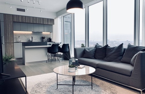 Downtown Montreal Condo | STYLISH & SPACIOUS 2BDR IN 5 STAR DOWNTOWN HIGH RISE COMPLEX