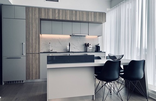Downtown Montreal Condo | STYLISH & SPACIOUS 2BDR IN 5 STAR DOWNTOWN HIGH RISE COMPLEX