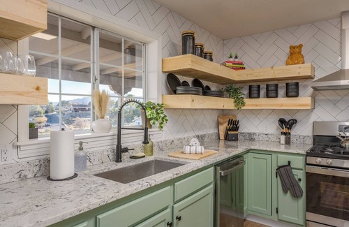 Cottonwood House | Stylish & Spacious Boho - King Bed Galore, Hot Tub, Arcade, Ping Pong, Rec Room