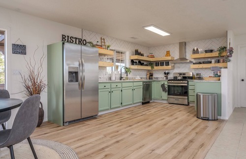 Cottonwood House | Stylish & Spacious Boho - King Bed Galore, Hot Tub, Arcade, Ping Pong, Rec Room