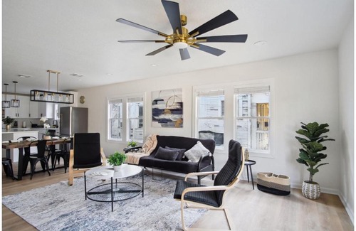 Denver Heights House | Stylish Spacious Comfort 4BR3BA Downtown Gem