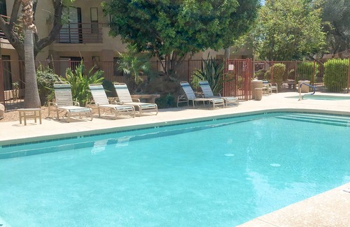 Paradise Valley Village Condo | Stylish & Spacious Condo with Pool, Spa & Gym | Minutes to Golf