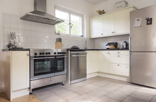 Mousehole Cottage | Stylish Spacious Detached Cottage Sleeps 4 Private Parking Garden Wifi Pets
