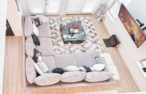 McKinney House | Stylish, Spacious, Modern Townhouse!