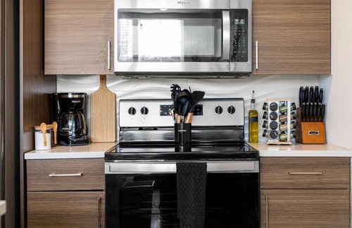 Oak Cliff Apartment | Stylish & Spacious Stay in the Heart of Dallas
