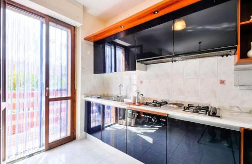 Fertilia House | Stylish & Spacious Townhouse - Walk to Beach & Town