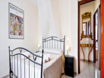Fertilia House | Stylish & Spacious Townhouse - Walk to Beach & Town