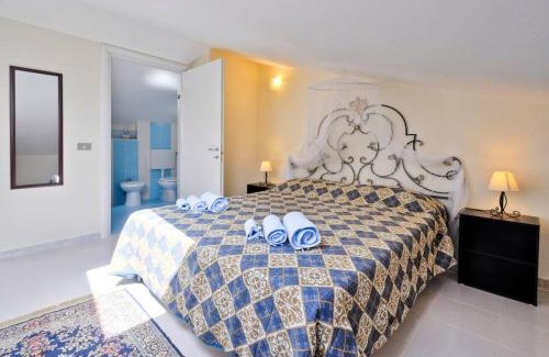 Fertilia House | Stylish & Spacious Townhouse - Walk to Beach & Town