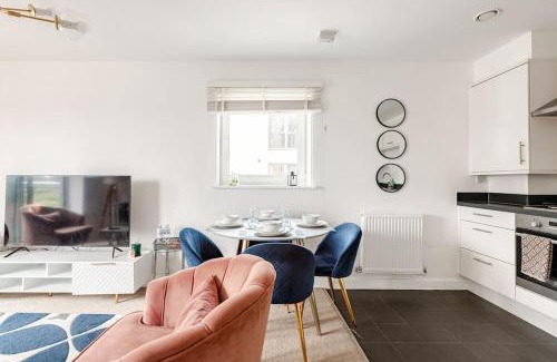 Wainscot Apartment | Stylish Station Apartment in Rochester with Free Parking