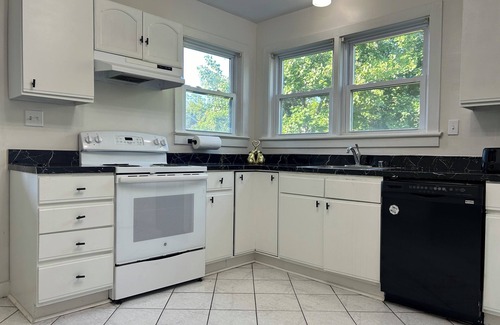 McLean House | Stylish stayat McLean next to tysons corner
