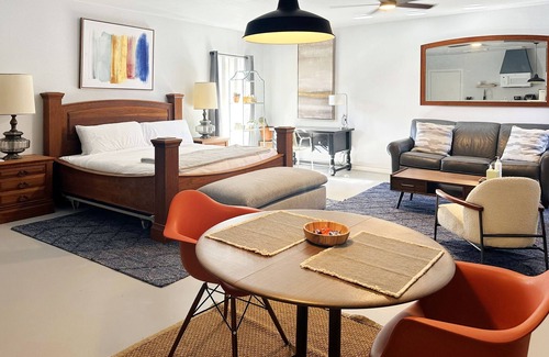 Central Oklahoma City Apartment | Stylish Studio 9 Mins from Asia District | Industrial Chic & Modern Comfort