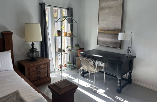 Central Oklahoma City Apartment | Stylish Studio 9 Mins from Asia District | Industrial Chic & Modern Comfort