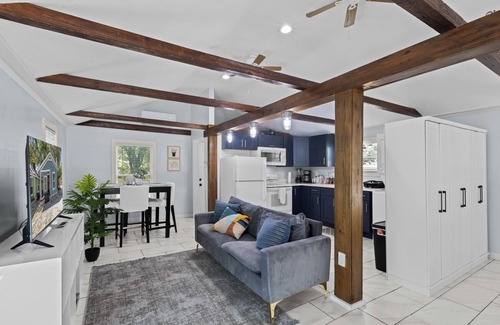 Gainesville House | Stylish Studio in B&B Locale