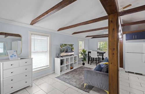 Gainesville House | Stylish Studio in B&B Locale
