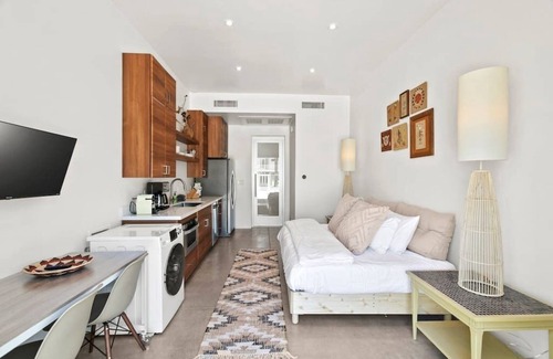 Roosevelt Condo | Stylish studio in DTPH - Pool and WiFi