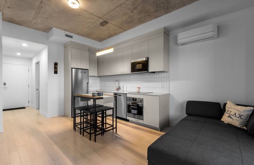 Griffintown Apartment | Stylish Studio on the 24th Floor in Griffintown City 5 mins from downtown