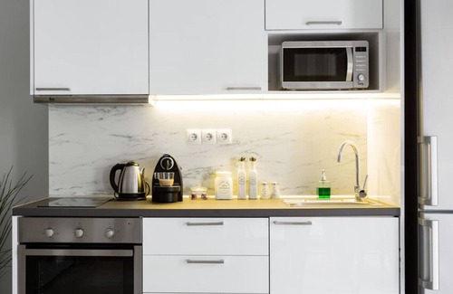 Kinosargous Apartment | Stylish Studio Steps from the Acropolis- Cielo Homes