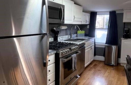 Capitol Hill Apartment | Stylish Studio Unit Close to National Mall – 2.4 Miles Away