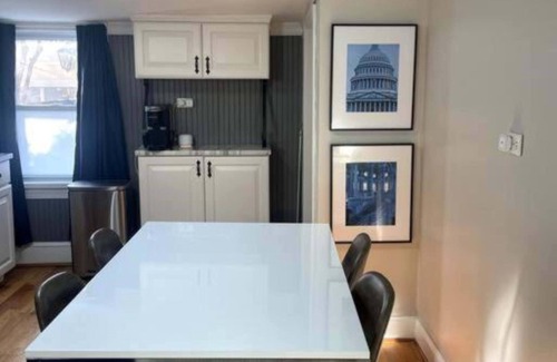 Capitol Hill Apartment | Stylish Studio Unit Close to National Mall – 2.4 Miles Away