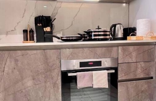 Kweiman Apartment | Stylish Studio w/Fast WiFi 7mins from Airport