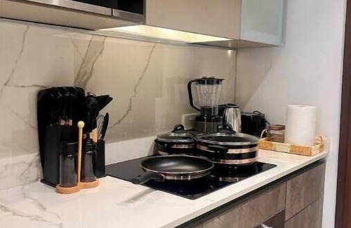 Kweiman Apartment | Stylish Studio w/Fast WiFi 7mins from Airport