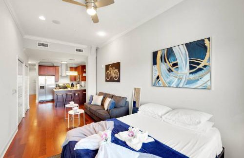 Olde Kensington Apartment | Stylish Studio W Rooftop Pool