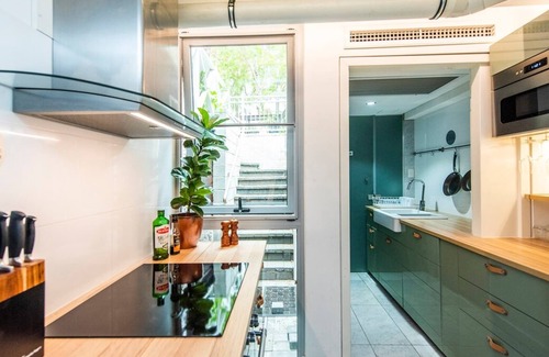 Northbridge Apartment | Stylish Studio With Balcony