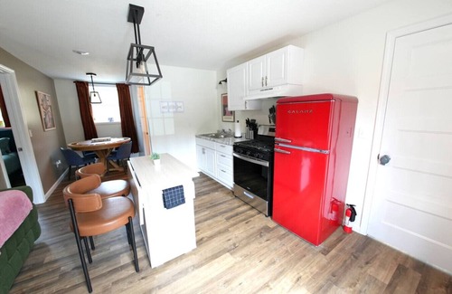 St Ignace Apartment | Stylish Suite! Walk to Ferry