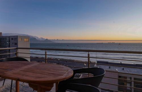 Bloubergstrand Apartment | Stylish Sunlit Ocean View Oasis!