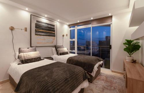 Bloubergstrand Apartment | Stylish Sunlit Ocean View Oasis!