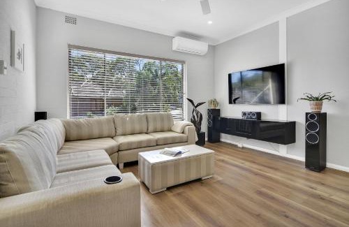 Mosman Apartment | Stylish, Sunny & Spacious 2 Bedroom Apartment, Mosman