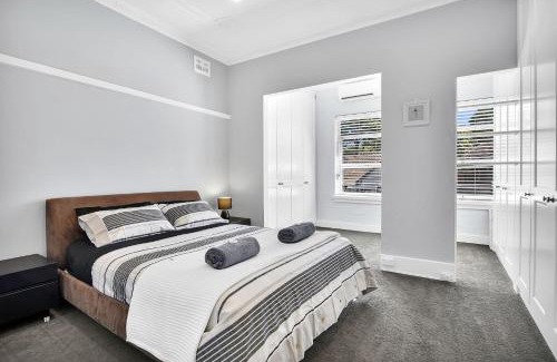 Mosman Apartment | Stylish, Sunny & Spacious 2 Bedroom Apartment, Mosman