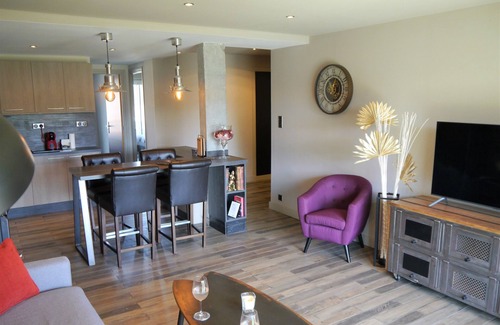 Mougins Apartment | Stylish T3 apartment with two balconies and view, top floor