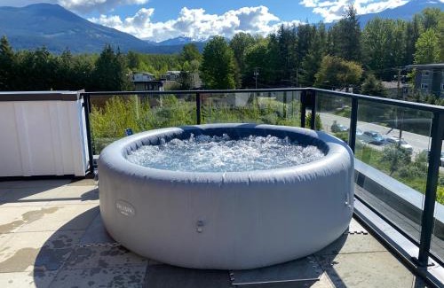 Squamish House | Stylish Three Bedroom Townhome