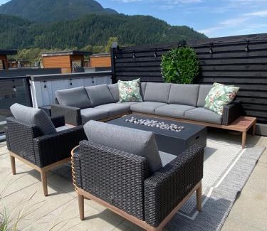 Squamish House | Stylish Three Bedroom Townhome