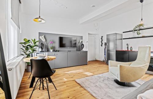Innenstadt Apartment | Stylish Tiny City House