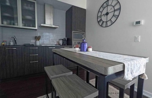 Downtown Toronto Apartment | Stylish Toronto Suite with CN Tower/Lake Views