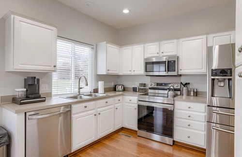 McArdle House | Stylish townhome close to every convenience.
