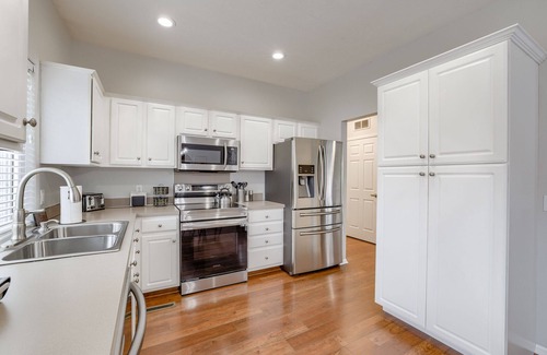 McArdle House | Stylish townhome close to every convenience.